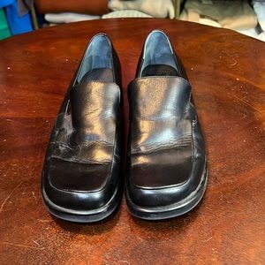 Women’s black Franco Sarto loafer B1